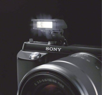 Sony a lansat în premieră în România camerele foto NEX F3 şi a37